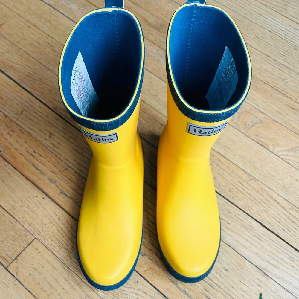 Hatley Matte Yellow Waterproof Rain Boots in Kids Size 3